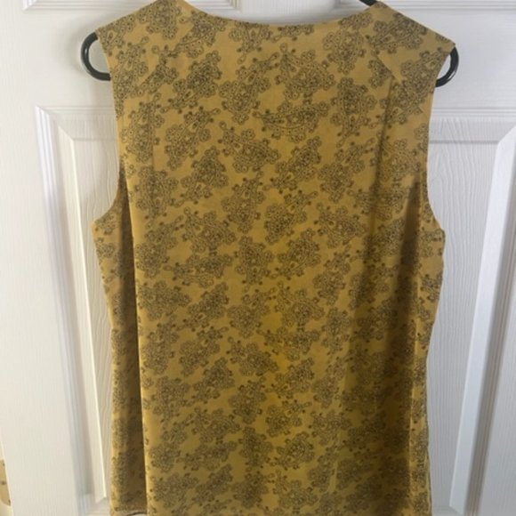 CAbi #3617 Mustard Yellow/Black Paisley Sleeveless Blouse - Picture 3 of 6